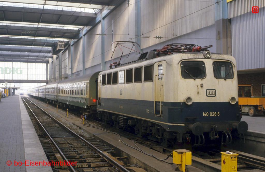 09373_140_02B_32-db.jpg
