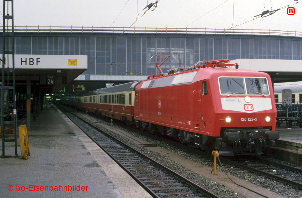 09951_120_03B_11-db.jpg